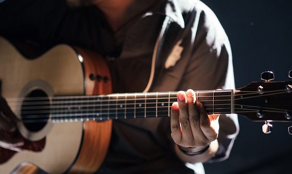 Guitarra y Caj&oacute;n